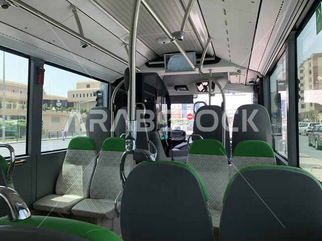  محطة حافلات الرياض, وزارة النقل والخدمات اللوجستية، باصات وحافلات مدينة الرياض في المملكة العربية السعودية، صورة من الداخل لمقاعد الحافلات، وسائل النقل والمواصلات