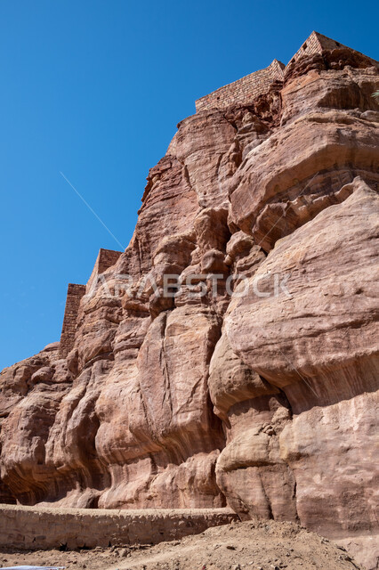 التكوينات الصخرية في المناطق الصحراوية، القمم والمرتفعات الجبلية في محافظة العلا في المملكة العربية السعودية، معالم اثرية تاريخية قديمة، اماكن سياحية في السعودية