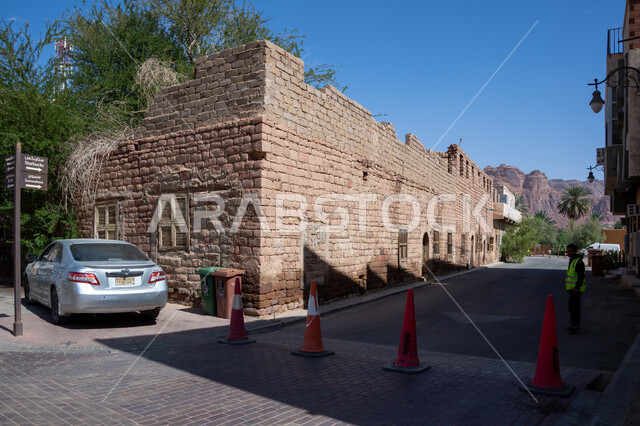 التكوينات الصخرية في المناطق الصحراوية، بيوت تراثية طينية قديمة، معالم اثرية تاريخية قديمة، القمم والمرتفعات الجبلية، المباني الاثرية القديمة في محافظة العلا في المملكة العربية السعودية، اماكن سياحية في السعودية