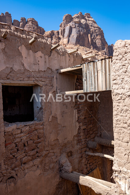 بيوت تراثية طينية قديمة، معالم اثرية تاريخية قديمة، القمم والمرتفعات الجبلية، المباني الاثرية القديمة في محافظة العلا في المملكة العربية السعودية، التكوينات الصخرية في المناطق الصحراوية، اماكن سياحية في السعودية