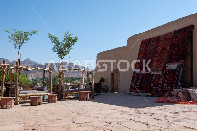 الاشجار والنباتات الخضراء، اماكن وجلسات شعبية في محافظة العلا في المملكة العربية السعودية، القمم والمرتفعات الجبلية، معالم اثرية تاريخية قديمة، التكوينات الصخرية في المناطق الصحراوية، السياحية في السعودية