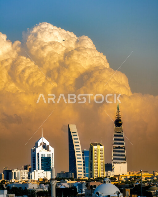 جبال من السحب فوق الابراج وناطحات السحاب في مدينة الرياض, الفن الهندسي المعماري, معالم الرياض المشهورة , أماكن سياحية في المملكة العربية السعودية .