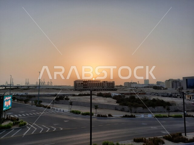 الشوارع و الطرق المعبدة في مدينة جدة, التصميم الهندسي المعماري لطرق مدينة جدة, حركة مرور السيارات في طرقات المملكة العربية السعودية, إطلالة لغروب الشمس في شوارع السعودية 