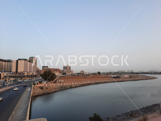 التصميم الهندسي المعماري في السعودية, إطلالة على الواجهة البحرية لمدينة جدة , حركة المرور في شوارع وطرقات حي البلد, المباني و الأبراج التجارية في منطقة البلد التاريخية, معالم مدينة جدة في المملكة العربية السعودية