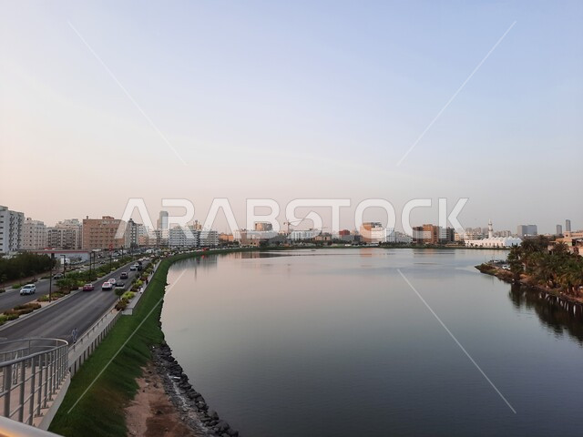 إطلالة على الواجهة البحرية لمدينة جدة , حركة السير في شوارع وطرقات جدة, العمارات و الأبراج التجارية في منطقة البلد التاريخية, التطور المعماري في المملكة العربية السعودية