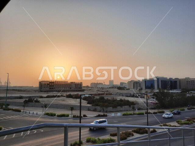 الشوارع و الطرق المعبدة في مدينة جدة, التصميم الهندسي المعماري لطرق مدينة جدة, حركة مرور السيارات في طرقات المملكة العربية السعودية, إطلالة لغروب الشمس في شوارع السعودية 