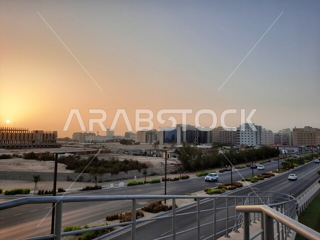 الشوارع و الطرق المعبدة في مدينة جدة, التصميم الهندسي المعماري لطرق مدينة جدة, حركة مرور السيارات في طرقات المملكة العربية السعودية, إطلالة لغروب الشمس في شوارع السعودية 