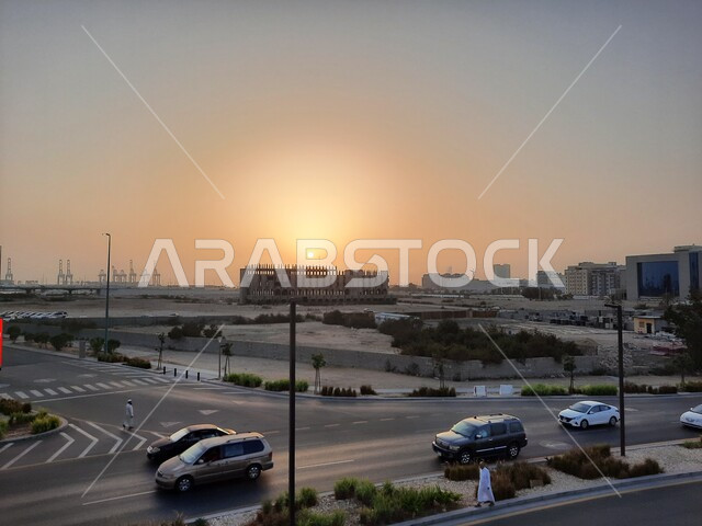 الشوارع و الطرق المعبدة في مدينة جدة, التصميم الهندسي المعماري لطرق مدينة جدة, حركة مرور السيارات في طرقات المملكة العربية السعودية, إطلالة لغروب الشمس في شوارع السعودية 