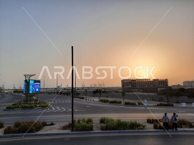 الشوارع و الطرق المعبدة في مدينة جدة, التصميم الهندسي المعماري لطرق مدينة جدة, حركة مرور السيارات في طرقات المملكة العربية السعودية, إطلالة لغروب الشمس في شوارع السعودية 