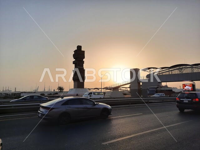 الفن الهندسي المعماري في السعودية, الشوارع و الطرق المعبدة في مدينة جدة, حركة مرور السيارات في طرقات المملكة العربية السعودية, إطلالة لغروب الشمس في طرق مدينة جدة
