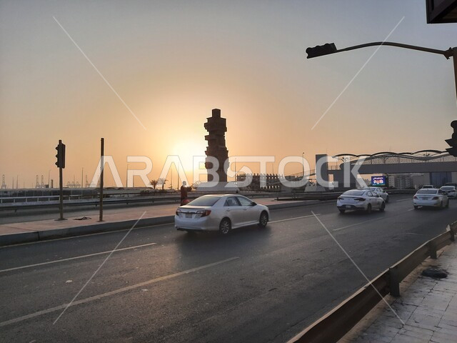 فن هندسة الطرقات في المملكة , الشوارع و الطرق المعبدة في مدينة جدة, التصميم الهندسي المعماري لطرق مدينة جدة, حركة مرور السيارات في طرقات المملكة العربية السعودية, إطلالة لغروب الشمس في شوارع السعودية 