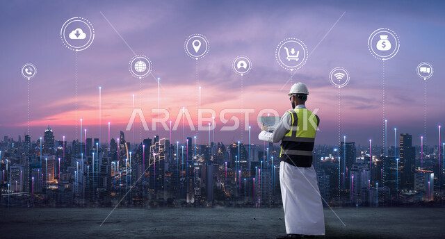 استخدام التقنية والتكنولوجيا في انشاء المدن الحديثة، مهندس عربي سعودي خليجي يرتدي خوذة وسترة الحماية الخاصة بالعمل، البنية التحتية الرقمية، قطاع تكنولوجيا المعلومات الرقمية و الإتصالات في السعودية، رؤية 2030