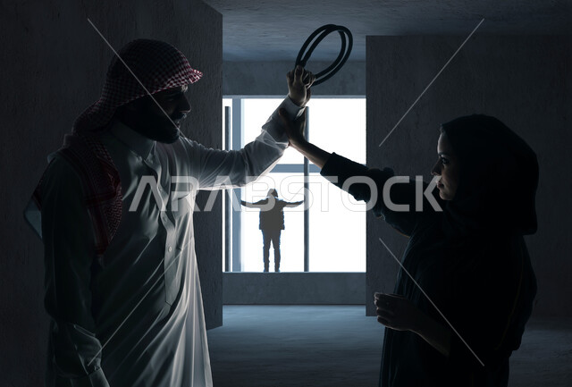 مشاكل وصراعات عائلية، زوجان سعوديان خليجيان عربيان يتشاجران مع بعضهم، جدالات وسوء تفاهم اسري، ازمة في العلاقات الاسرية، مفهوم العنف ضد المرأة