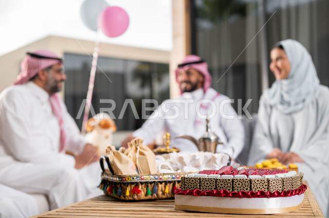 سلة قرقيعان و توزيعات عيد الاضحى المبارك, قضاء اوقات ممتعة في احدى الشاليهات الفاخره ، أعياد ومناسبات اسلامية,  التجمعات والزيارات الاسرية, حسن استقبال و اكرام الضيوف 