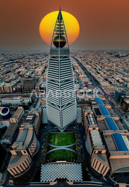 صورة بانوراميا لبرج الفيصلية في مدينة الرياض في المملكة العربية السعودية وقت غروب الشمس، الابراج وناطحات السحاب، الفن الهندسي المعماري، ابراج ومعالم الرياض المشهورة