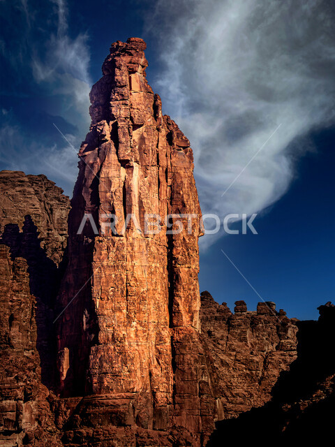 التكوينات الصخرية الطبيعية، الجبال والمرتفعات الصخرية في منطقة وادي ديسة في تبوك في المملكة العربية السعودية، الطبيعة الصحراوية في السعودية، السياحة في السعودية