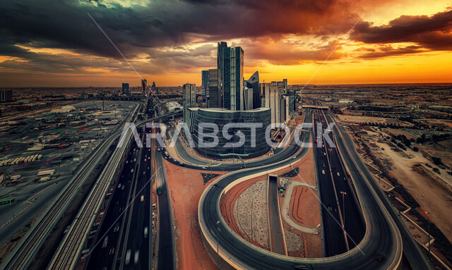 طرق وشوارع الرياض، صورة بانورامية لمركز الملك عبد الله المالي كافد في مدينة الرياض في السعودية، الابراج وناطحات السحاب، الفن الهندسي المعماري، ابراج ومعالم المشهورة