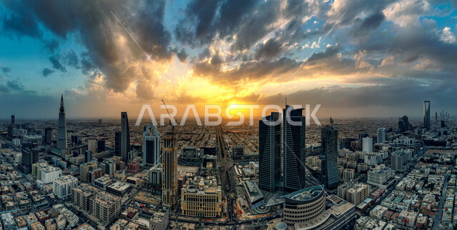 صورة بانورامية لمدينة الرياض في السعودية وقت غروب الشمس، الفن الهندسي المعماري، الابراج وناطحات السحاب، ابراج ومعالم الرياض المشهورة