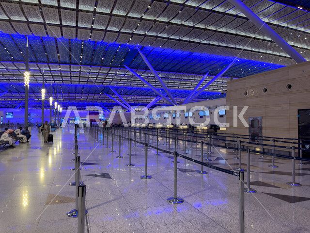 Distinguished engineering art and interior decoration of Jeddah International Airport in the Kingdom of Saudi Arabia, air travel flights, passenger reception halls, providing high-end services for departures and arrivals at King Abdulaziz Airport in Jedda