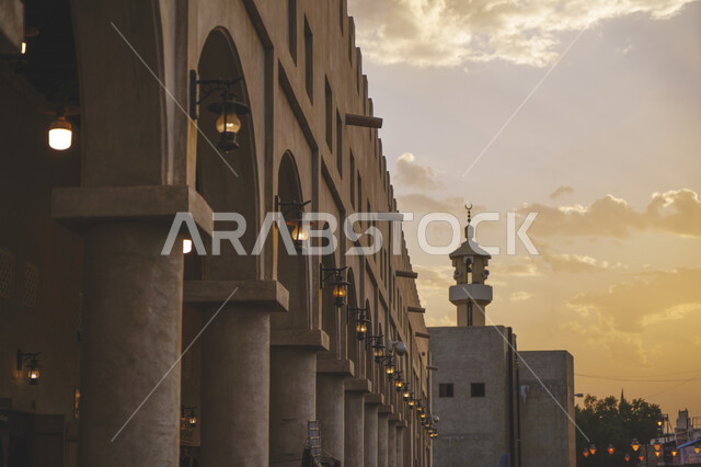 المعالم السياحية المشهورة في المملكة العربية السعودية, منارة سوق القيصرية التراثي التاريخي في مدينة الأحساء, أسواق شعبيه قديمه, جمالية الفن المعماري و الطراز القديم.