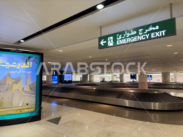  رحلات السفر الجويه, الفن الهندسي للديكور الداخلي ، لافتة مخرج الطوارئ ، تقديم الخدمات الراقيه للمغادرين والقادمين في مطار الملك عبد العزيز في مدينة جدة