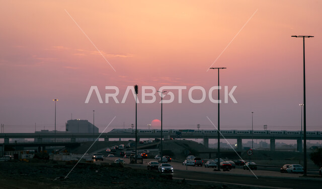 القطار المسائي وغروب الشمس في جدة، مترو جدة في المملكة العربية السعودية، شبكة سكة حديد للنقل السريع في جدة، وسائل النقل والمواصلات في السعودية، الهندسة المعمارية في الخليج