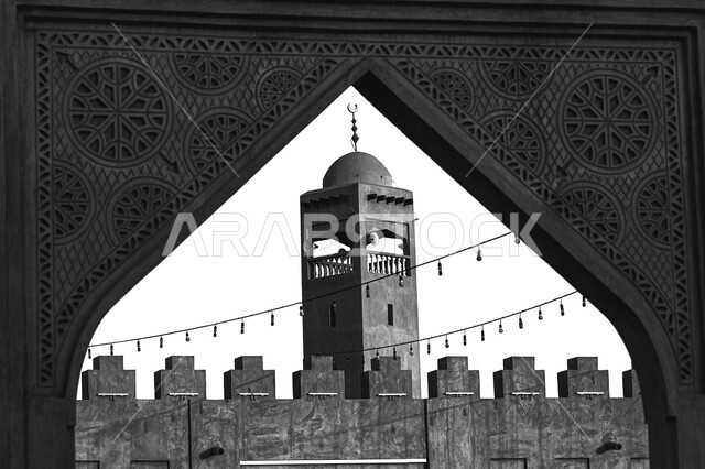 المئذنة مبنى مرتفع طويل ملحق بالمساجد ، العبادة والتقرب إلى الله ، صوت الأذان ، دعوة المسملين للصلاة  ، منارة مسجد القيصرية بالأحساء 