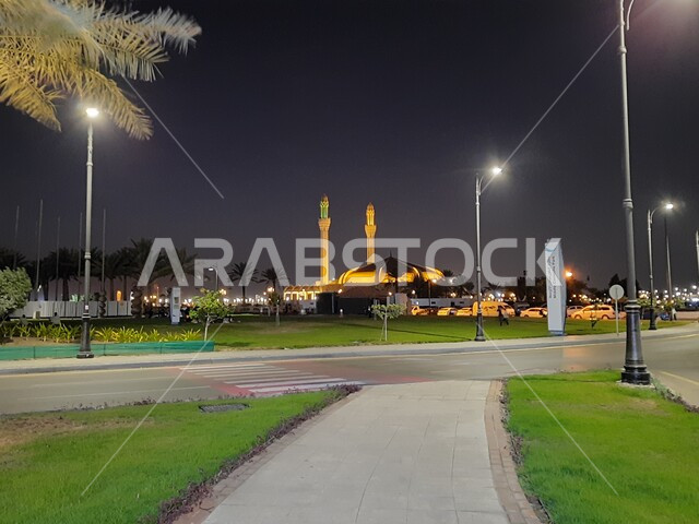 الطرق والشوارع المعبدة, معالم دينية اسلامية مشهورة, مسجد حسن عناني المضيئ على كورنيش جدة في المملكة العربية السعودية ليلا، الفن الهندسي المعماري، العبادة والتقرب الى الله .