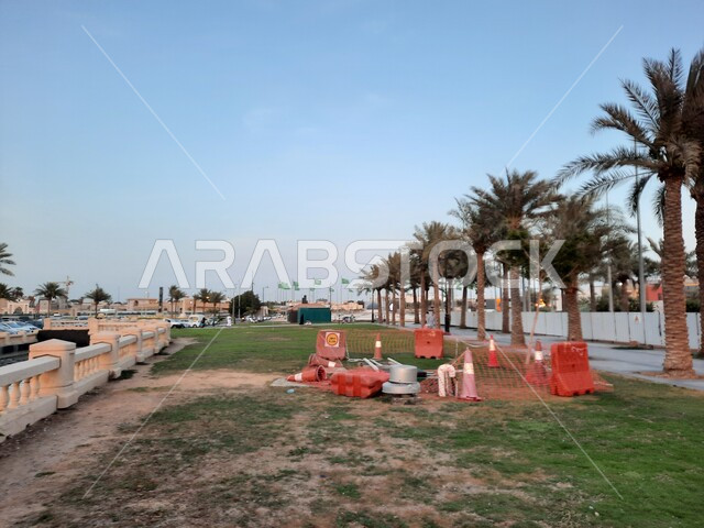  معالم كورنيش جدة على ساحل البحر الاحمر ، زراعة أشجار النخيل ,الواجهة البحرية في مدينة جدة في المملكة العربية السعودية , أماكن  سياحية مشهورة, مناطق عائليه  ترفيهيه ،المنطقة الساحلية في جده الجديده