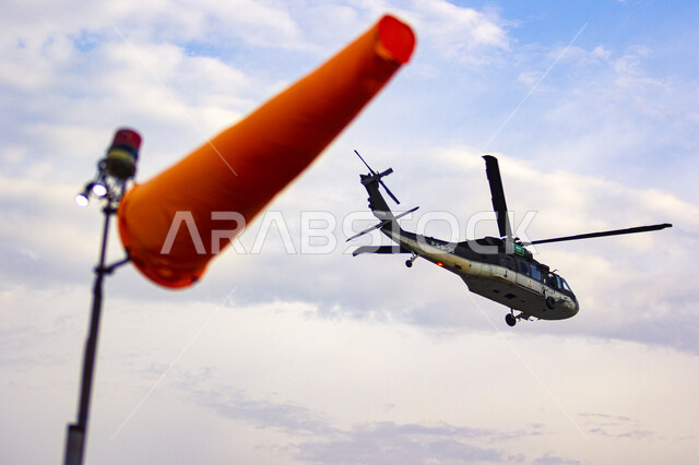 طائرة أمنية في سماء الحرم المكي و بيت الله الحرام في المملكة العربية السعودية, متابعة الوضع الأمني و الحركة المرورية, الحفاظ على سلامة و أمن الحجاج و المعتمرين عند أداء مناسك الحج و العمرة, موسم الحج 2023.