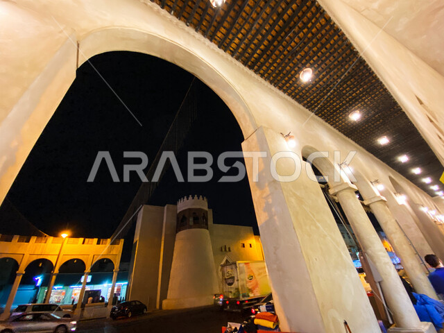 الفن الهندسي والتصاميم الداخلية, سوق القيصرية التاريخي الشعبي الاثري القديم  في مدينة الأحساء (أرض الحضارة) في المملكة العربية السعودية ليلا ، المعالم السياحية في السعودية, أماكن تاريخيه مشهورة .