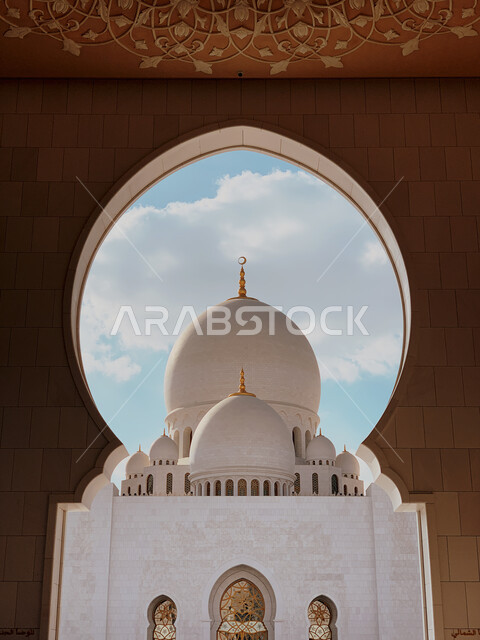 اماكن اسلامية مقدسة، العمارة الاسلامية في الامارات، معالم ابو ظبي المشهورة، مسجد الشيخ زايد الكبير في امارة ابو ظبي في الامارات العربية المتحدة، الفن الهندسي المعماري