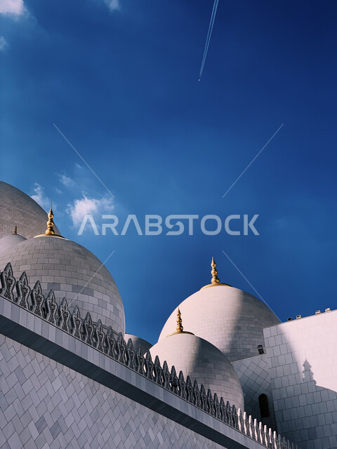 العمارة الاسلامية في الامارات، الفن الهندسي المعماري، معالم ابو ظبي المشهورة، مسجد الشيخ زايد الكبير في امارة ابو ظبي في الامارات العربية المتحدة، اماكن اسلامية مقدسة