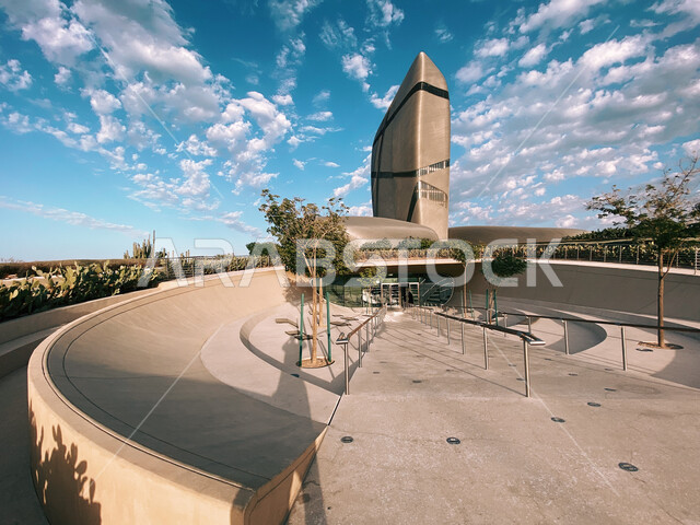 التصميم المعماري والفن الهندسي المميز  لمركز الملك عبدالعزيز الثقافي العالمي في مدينة الظهران في المملكة العربية السعودية، أماكن سياحية في السعودية,  المعالم الثقافية المشهورة