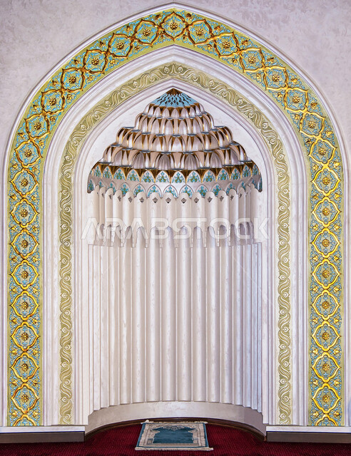 زخارف اسلامية ذهبية, الفن الهندسي العصري الحديث، زخارف معمارية عربية مرسومة على شكل قوس على جدار من الطوب للمسجد ،تصاميم ديكور ديني ، خلفية إسلاميه.