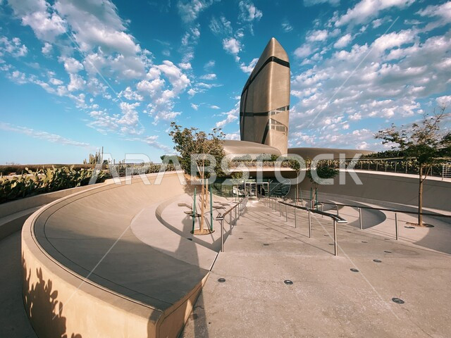 الفن الهندسي المميز  و التصميم المعماري لمركز الملك عبدالعزيز الثقافي العالمي في مدينة الظهران في المملكة العربية السعودية، أماكن سياحية في السعودية,  المعالم الثقافية المشهورة