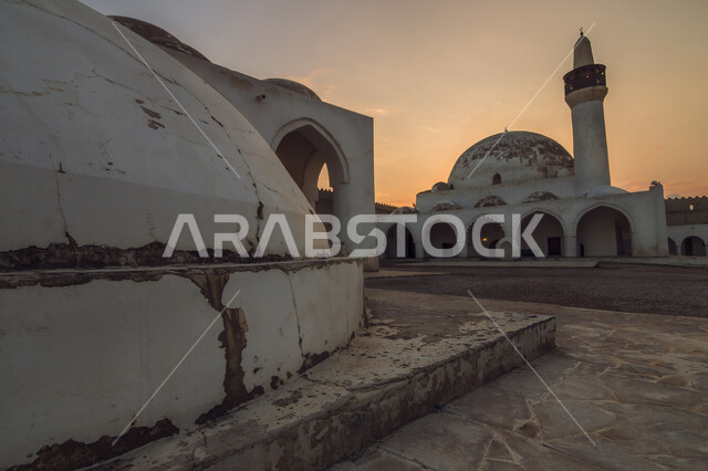 المعالم الأثرية الدينية السياحية في السعودية، صورة لقصر إبراهيم التاريخي في محافظة الأحساء في مدينة الهفوف بالمملكة العربية السعودية، المباني التاريخية القديمة