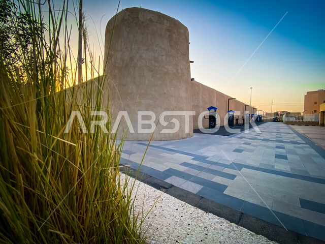 المعالم الأثرية الدينية السياحية في السعودية، صورة لممشى قصر إبراهيم التاريخي في محافظة الأحساء في مدينة الهفوف بالمملكة العربية السعودية، المباني التاريخية القديمة