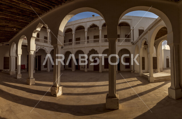 معالم سياحية اثريه تاريخية في المملكة العربية السعودية، صورة مقربة من داخل المدرسة الاميرية في محافظة الاحساء في المنطقة الشرقية, الفن الهندسي والتصميم الداخلي .