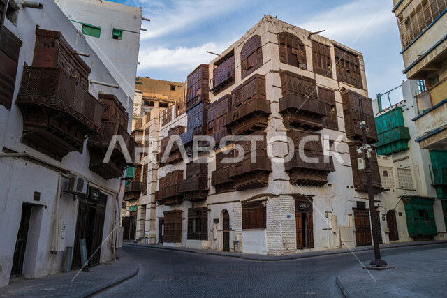 المدينة التاريخية في جدة بتصميم معماري عربي و إسلامي قديم ، أماكن سياحية تراثية في المملكة العربية السعودية، المعالم والمباني الأثرية في أحياء جدة البلد