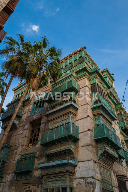  المدينة التاريخية في جدة بتصميم معماري عربي و إسلامي قديم ، أماكن سياحية تراثية في المملكة العربية السعودية، جمال المباني والنوافذ الأثرية في أحياء جدة البلد
