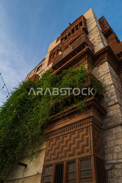  المدينة التاريخية في جدة بتصميم معماري عربي و إسلامي قديم ، أماكن سياحية تراثية في المملكة العربية السعودية، جمال المباني والنوافذ الأثرية في أحياء جدة البلد
