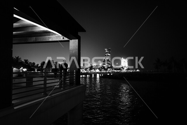 صورة أسود و أبيض لمطاعم كورنيش جده الجنوبي المطله على الساحل في المملكة العربية السعودية, الواجهة البحرية لمدينة جده, أماكن طبيعية ترفيهية, معالم سياحية مشهورة.