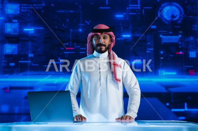 العرض التقديمي لأحدث التقنيات  والتكنولوجيا للذكاء الاصطناعي في المملكة العربية السعودية، أحدث الشاشات والاختراعات المستقبلية المتطورة, رجل عربي سعودي خليجي يرتدي الزي السعودي التقليدي، رؤية السعودية ٢٠٣٠، خلفية هولوجرامية ثلاثية الأبعاد.