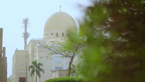 منظر طبيعي خارجي جميل للمسجد والحديقة الطبيعية