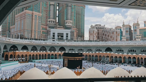 المسجد الحرام أهم مسجد في الإسلام، وبه مبنى الكعبة،
