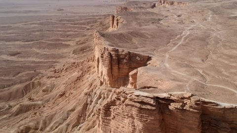 Camera drone flies ahead over Edge of the World