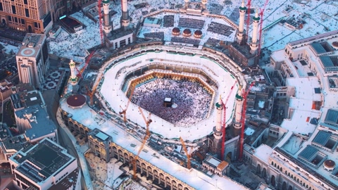 منظر جوي للحجاج عند الكعبة في المسجد الحرام بمكة المكرمة