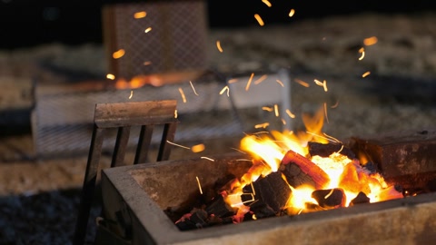 ليلة نار المخيم المتوهجة في المملكة العربية السعودية