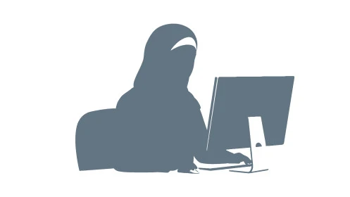  استخدام جهاز تقني حديث ومتطور، صورة مقربة لامرأة عربيه خليجية سعودية محجبة ترتدي العباءة تستخدم الحاسوب المحمول، العمل عن بعد، خلفية بيضاء، فيكتور اليستريتور